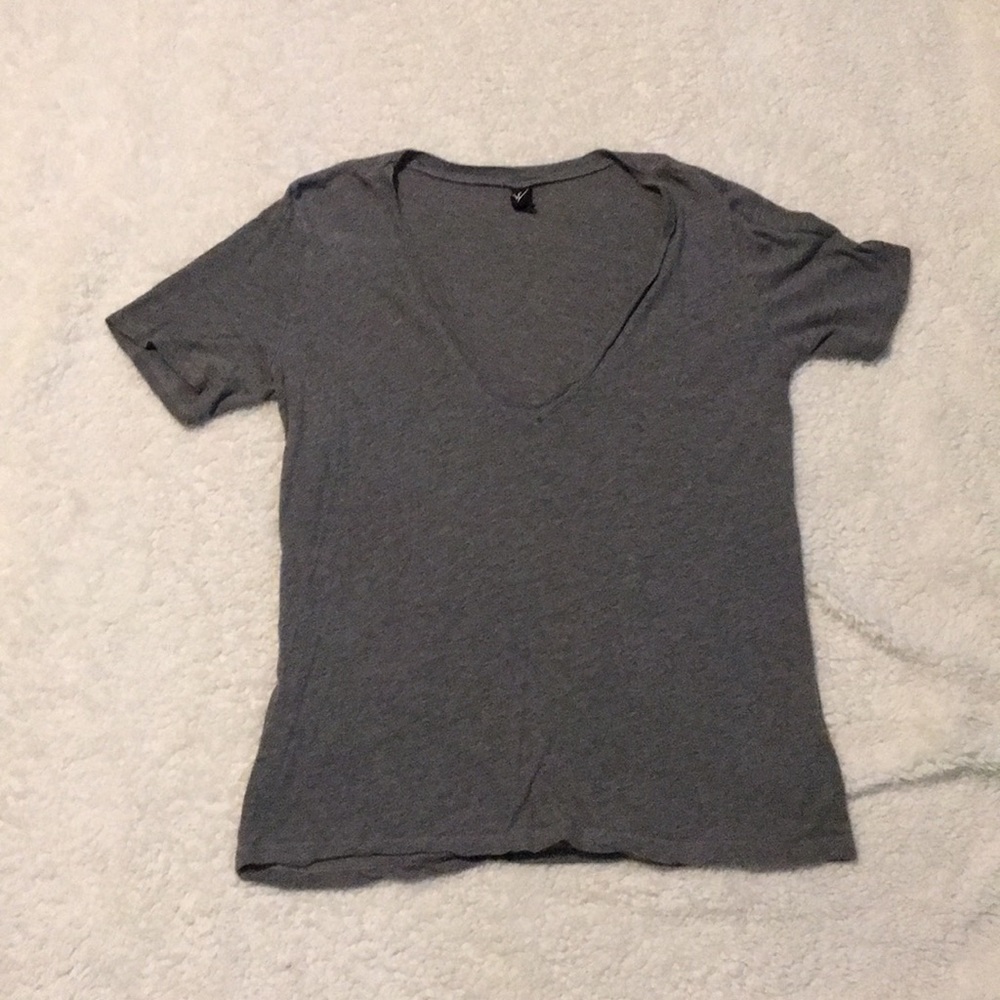 🌺Gray v neck tee